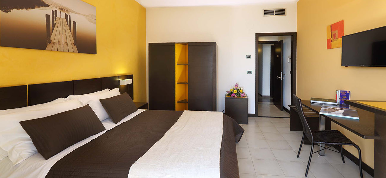 Hotel San Giovani - Tripla Con Balcone e Vista Mare - Giardini Naxos